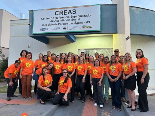 Secretaria de Assistência Social realiza ação de conscientização durante a Feira do Produtor em alusão ao Maio Laranja